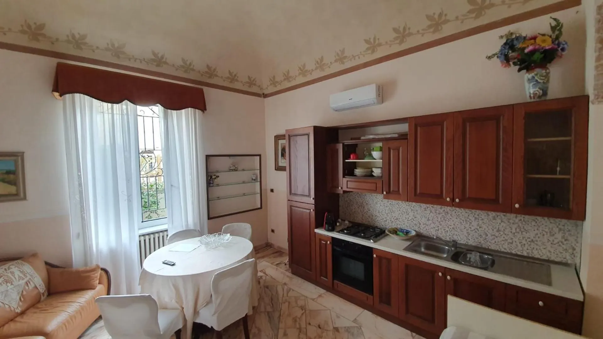 Villa Il Lauro contacts